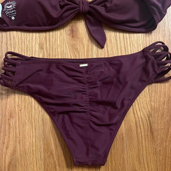 Hollister burgundy bikini - Picture 4 of 5